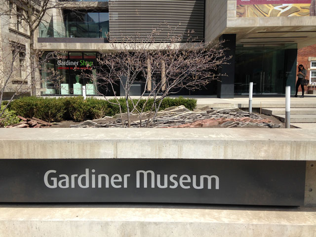 vertical-crevice-garden-at-gardiner-1